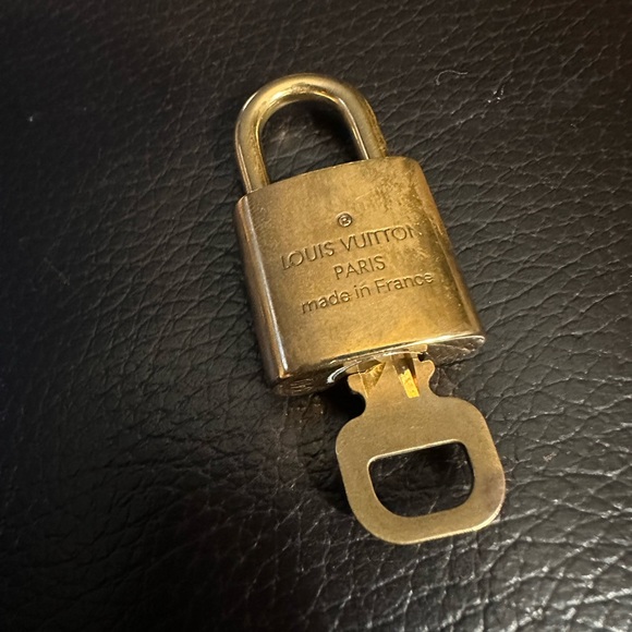 EUC LV LOCK AND KEY #340 - Picture 2 of 4